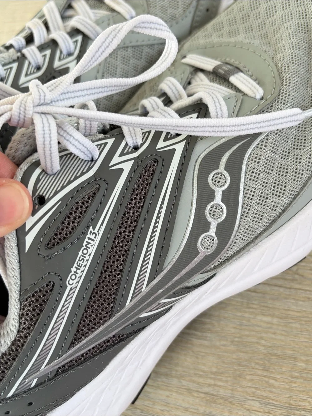 Saucony Cohesion 13 Running Shoes Sneakers Womens 7.5 Wide Gray White Athletic